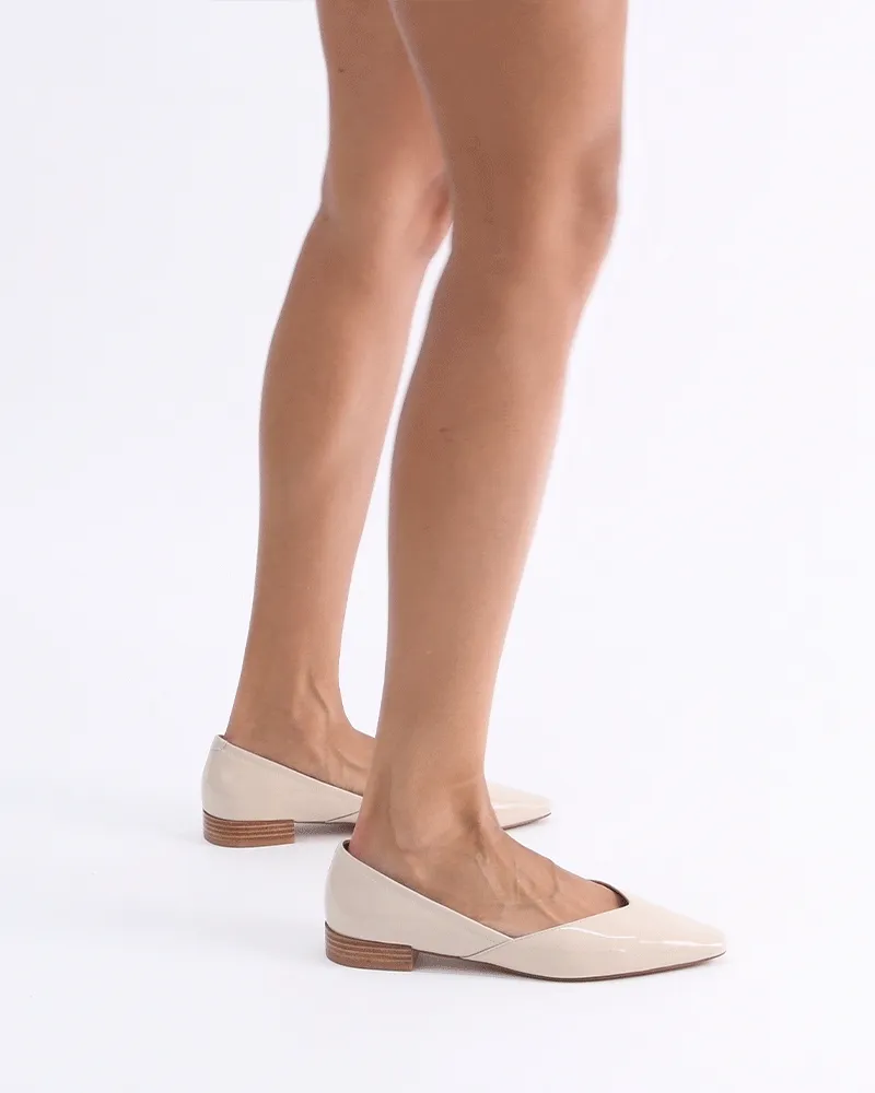 LUCENT DRESS FLATS SAND PATENT